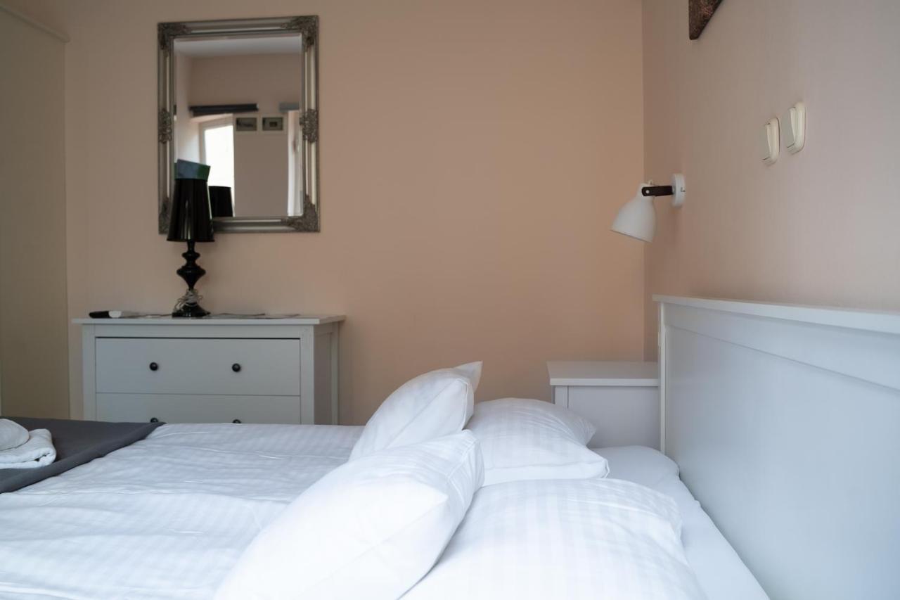 Accomo Apartmanhaz Siofok Ngoại thất bức ảnh