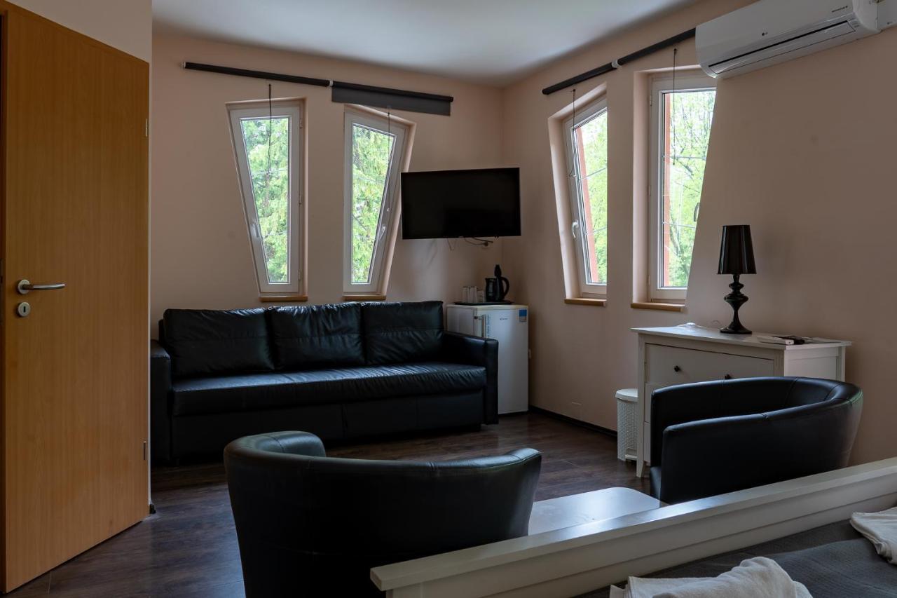 Accomo Apartmanhaz Siofok Ngoại thất bức ảnh